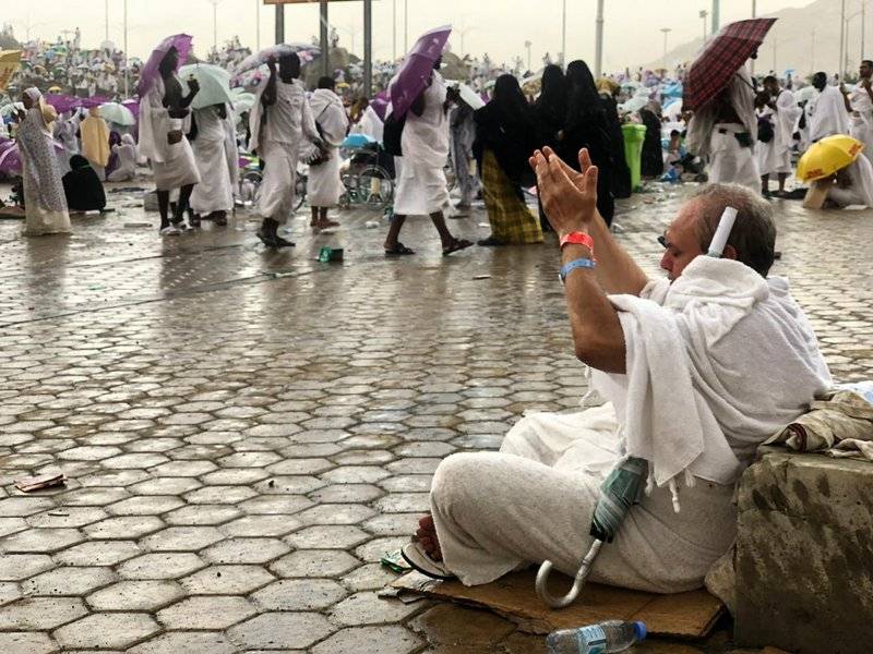 عاجل : أمطار الرحمة تهطل على عرفات... صور وفيديو