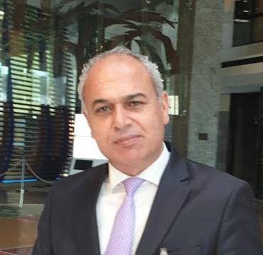 نتقاسم الفقر والكرامة .. لا الثراء