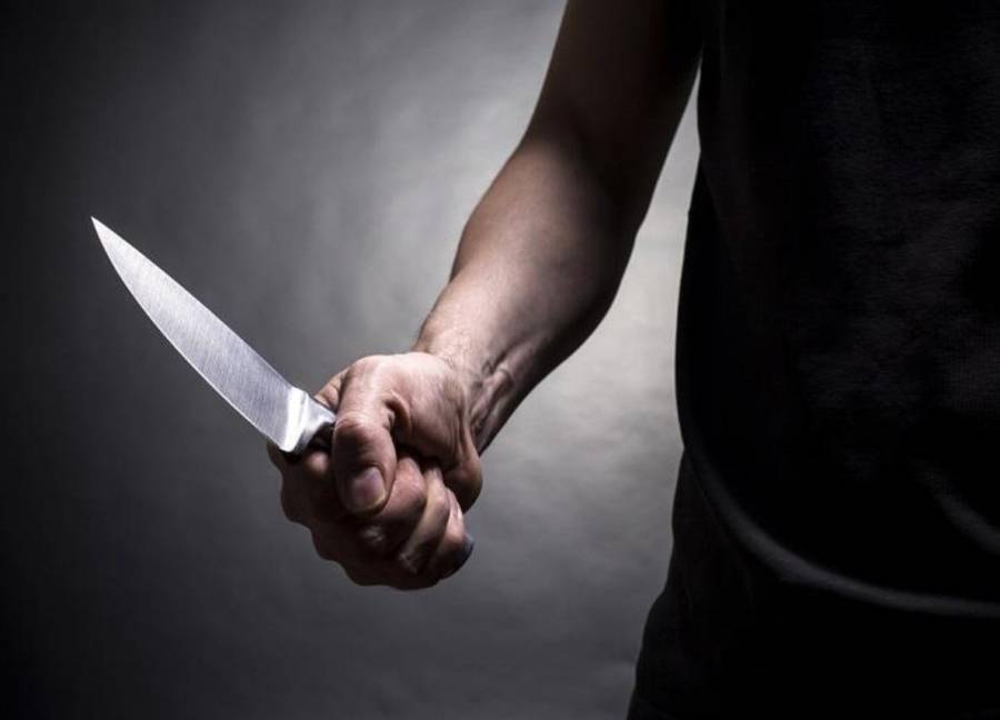 شاب يحاول الانتحار بقطع عنقه بواسطة أداة حادة في الرمثا