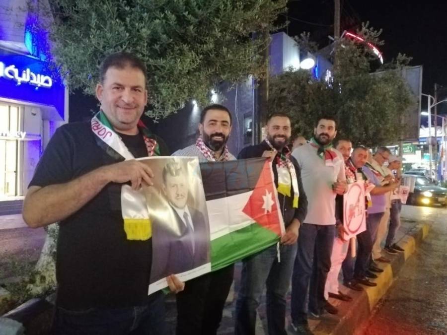 وقفة احتجاجية ضد مشروع المواقف المدفوعة مسبقا  الاوتوبارك  امام محافظة اربد... صور.