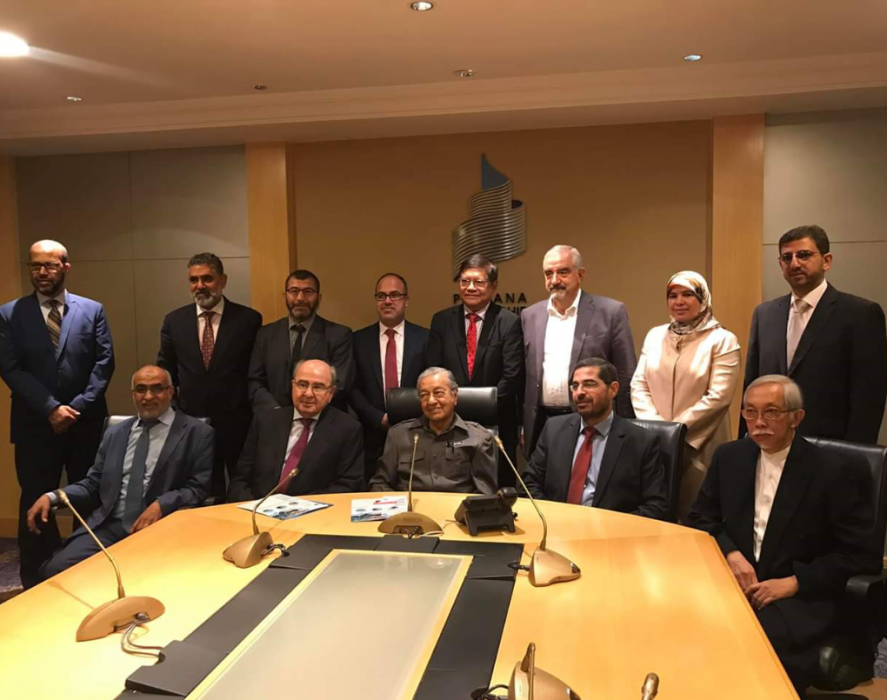رئيس وزراء الماليزي يستقبل وفد الهيئة العربية الدولية لإعمار فلسطين برئاسة المصري