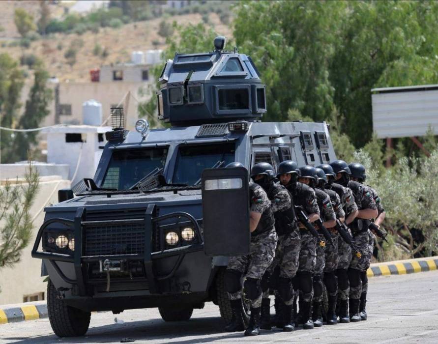 الدرك نفاخر بك الدنيا