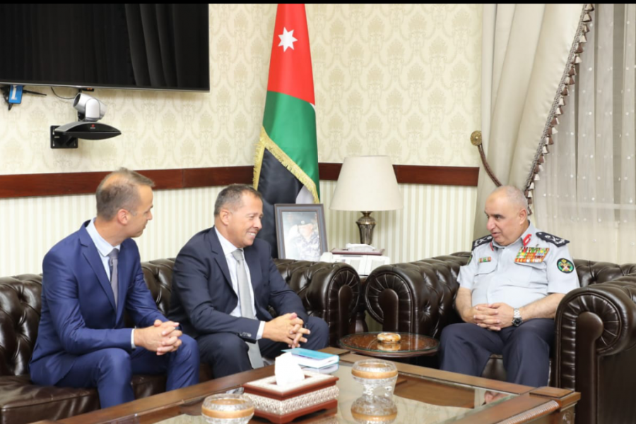 اللواء البزايعه يلتقي الملحق الأمني الفرنسي في عمان