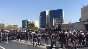 محافظ العاصمة : نقابة المعلمين تعلن تعليق الوقفة الإحتجاجية