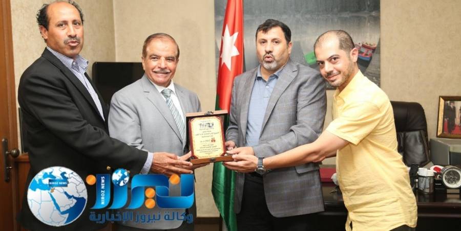 رئيس مجلس إدارة نيروز الاخباري العين غازي الطيب يزور  القلعة نيوز ويقدم لإدارتها درع نيروز