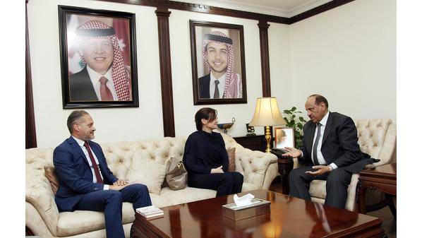 وزير الداخلية يلتقي ممثل مفوضية الامم المتحدة لشؤون اللاجئين