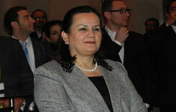 وفاة والد الاميرة سناء عاصم