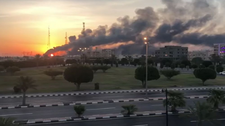 وول ستريت: خبراء أمريكيون وسعوديون يحققون في ملابسات الهجوم على أرامكو