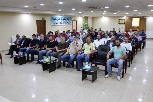 ورشة تثقيفية لأصحاب المطاعم ومحلات الشاورما في غرفة تجارة الزرقاء