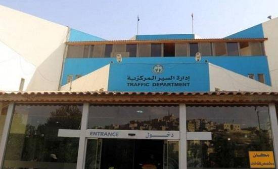 اخماد حريق في مبنى إدارة السير