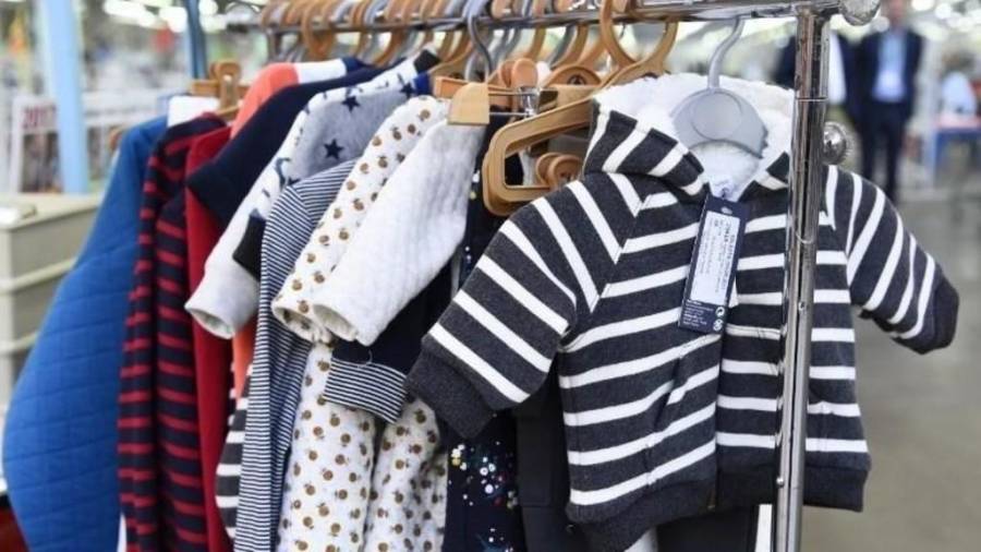 تجار الالبسة يتخوفون من ضعف الحركة التجارية خلال الموسم الشتوي .. تفاصيل