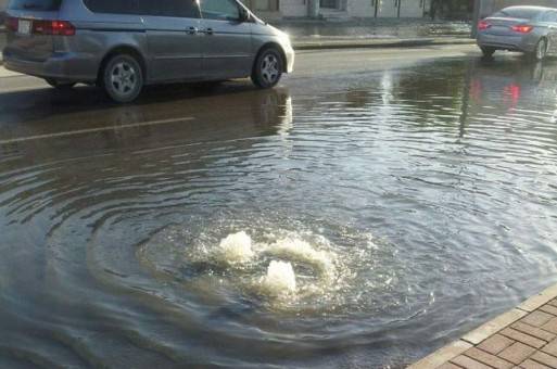 أهالي منطقة جبل طارق يشكون معاناتهم اثر فيضان مياه الصرف الصحي .. ووزارة المياه ترد