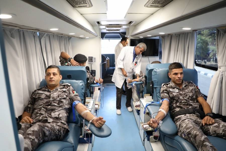 قوات الدرك تتبرع بالدم في حملة قطرة من دمك تنقذ روحا.. صور
