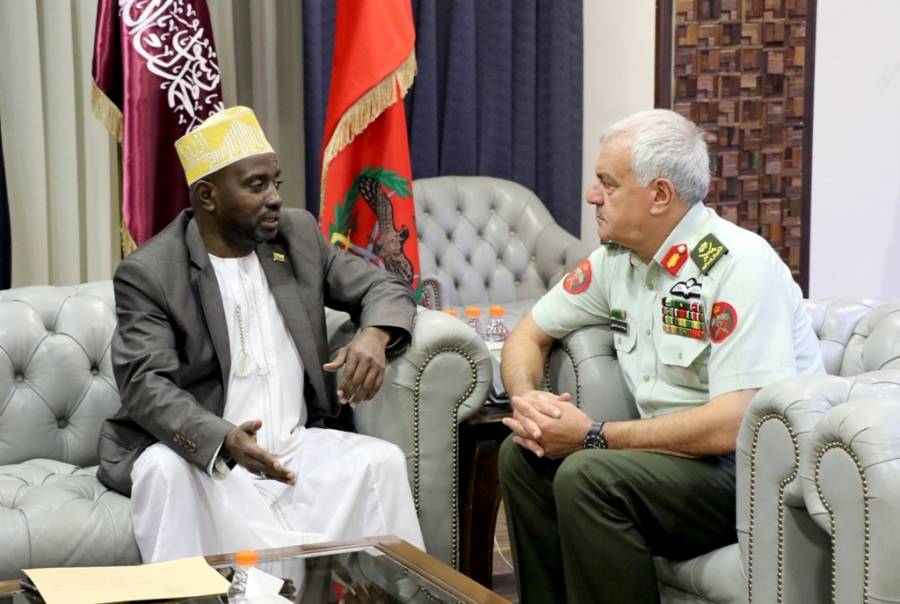 رئيس هيئة الأركان المشتركة يستقبل رئيس اللجنة المالية بالبرلمان القمري