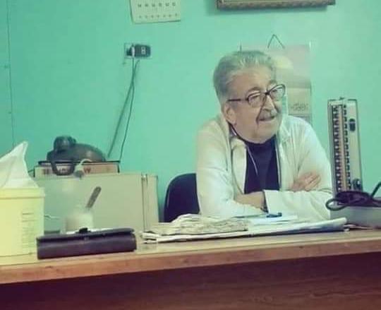الآلاف يشيعون جثمان طبيب الفقراء رضوان السعد