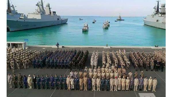 وصول القوة البحرية والزوارق الملكية للمشاركة في الموج الأحمر