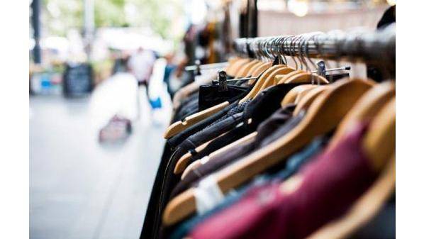 قطاع الالبسة يطالب بتسهيل منح تصاريح العمالة الوافدة لعمال التحميل