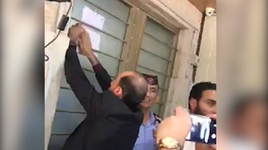 جدل التبليغ بالإلصاق: ما هو موقف كل من الحكومة ونقابة المعلمين؟