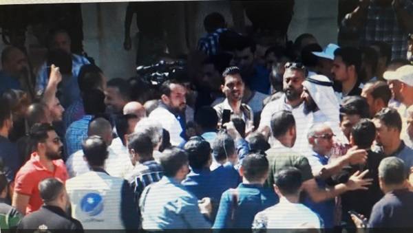 معلمون يعتدون على كادر رؤيا والنقابة تدين