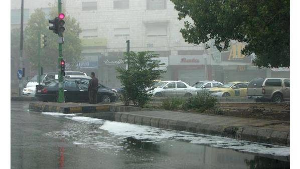 الدفاع المدني : يحذر المواطنين من الإنزلاقات المرورية جراء تساقط الأمطار المتوقعة اليوم وغداً