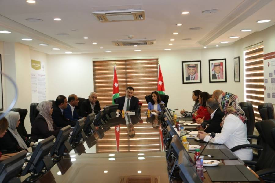 العمل توقع مذكرة تفاهم مع مؤسسة ولي العهد...صور