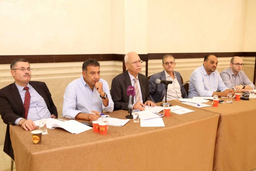 اعلن خلال استقباله عدد من المهندسين الشباب عن نافذة لاستقبال الشكاوى