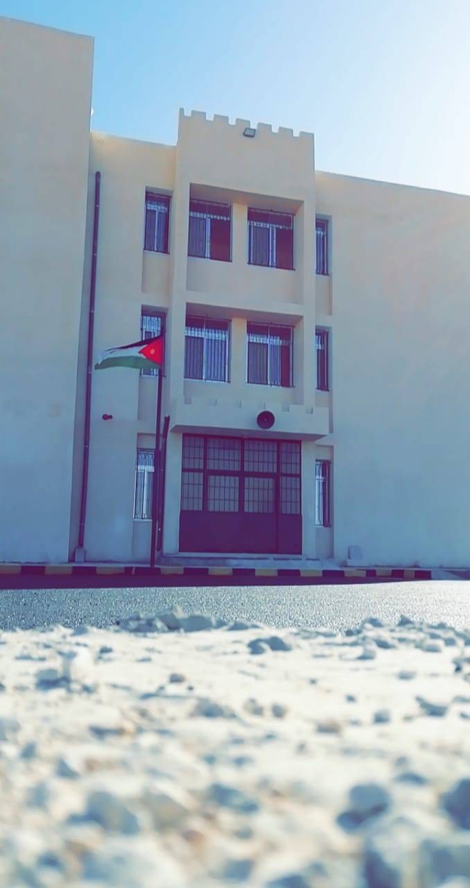 مجلس محافظة المفرق يسلم تربية قصبة المفرق اول مدرسة من مشاريعها
