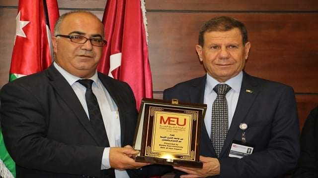مدير تربية الخليل يزور جامعة الشرق الأوسط
