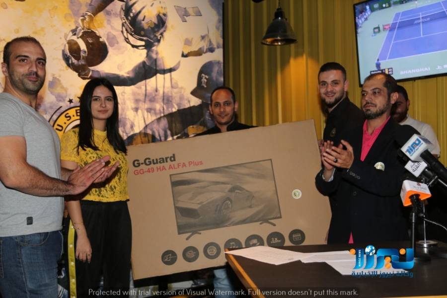 ٦ هواتف سامسونج جوائز من مطعم us eagle و Pepsi cola تسلمها الفائزون في عبدون في حفل شيق