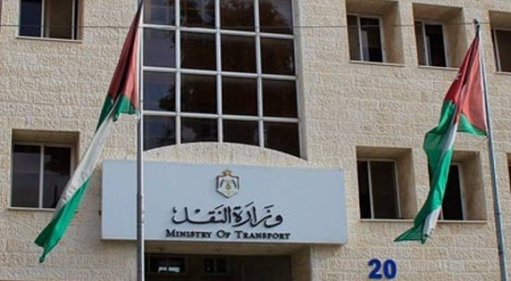 اعتصام لأصحاب باصات نقل الطلاب أمام وزارة النقل