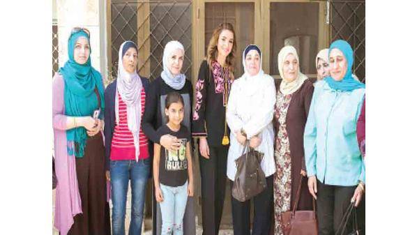 الملكة رانيا تزور جمعية همة نساء البلقاء الخيرية