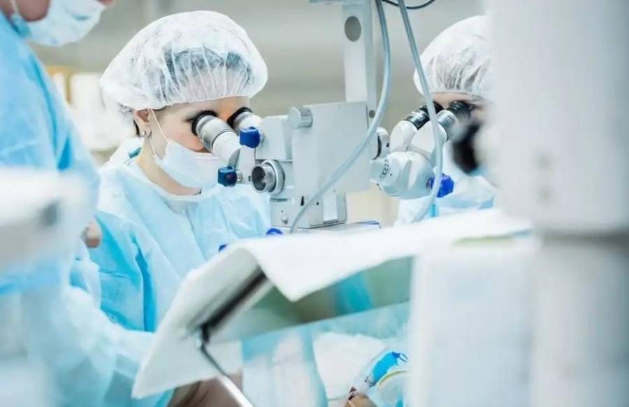 عملية تجميل تحرم صينية من إغلاق عينيها بشكل تام خلال نومها... تفاصيل...