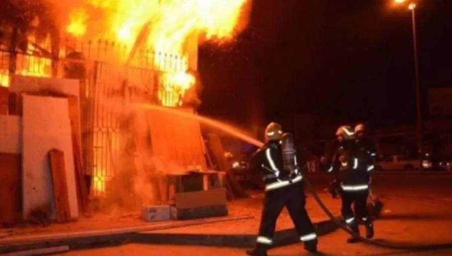 الدفاع المدني يخمد حريق منزل في عمان