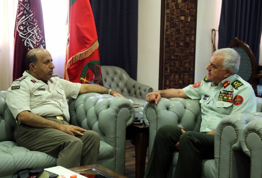 رئيس هيئة الأركان المشتركة يستقبل الملحق العسكري القطري