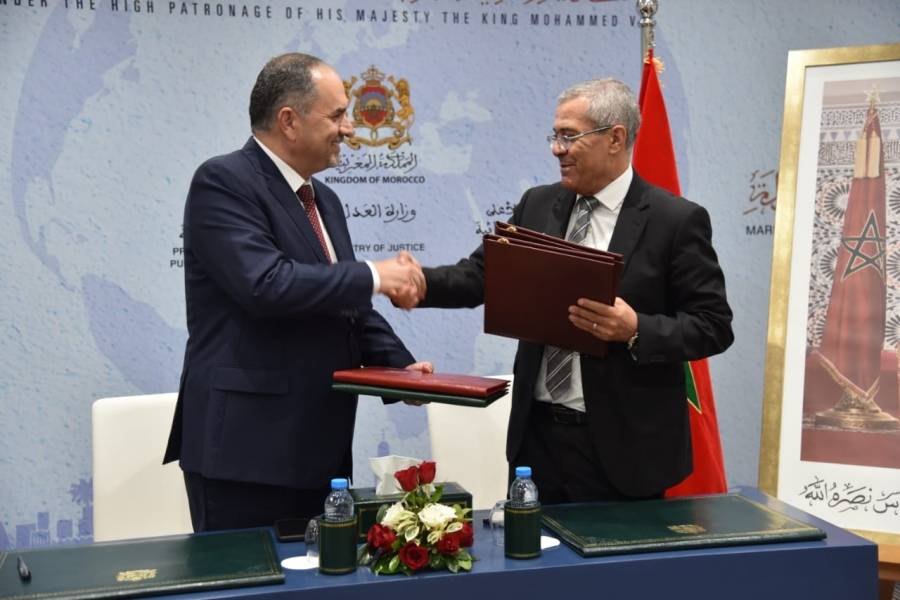 وزير العدل ونظيره المغربي يوقعان مذكرة تفاهم في مجال الإدارة القضائية
