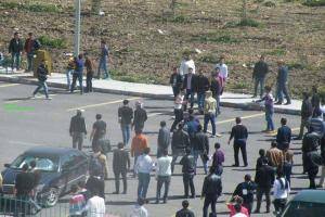 مشاجرة طلابية عشائرية أمام بوابة كلية الكرك الجامعية.. تفاصيل