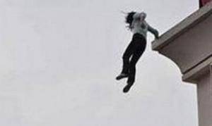 طالبة في الأردنية تحاول الانتحار بالقاء نفسها من نافذة