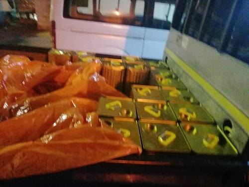 الغذاء والدواء تضبط 18 تنكة زيت زيتون مغشوش في اربد... الصور