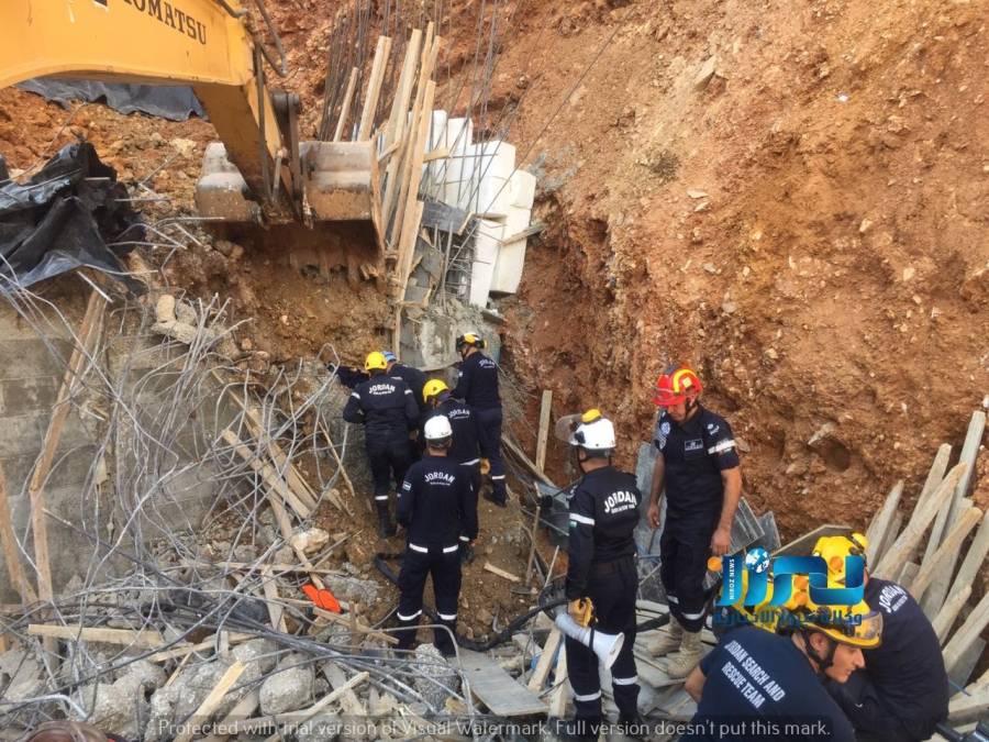 وفاة ثلاثة أشخاص اثر انهيار أتربه في عمان