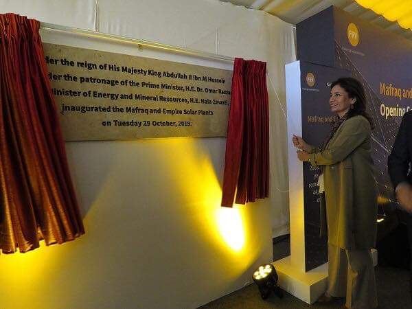 مندوبا عن رئيس الوزراء زواتي تفتتح محطتي توليد كهرباء للطاقة الشمسية بالمفرق