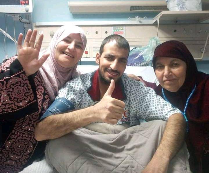 بتوجيهات ملكية.. الطالب بني مصطفى يصل من ماليزيا إلى مدينة الحسين الطبية