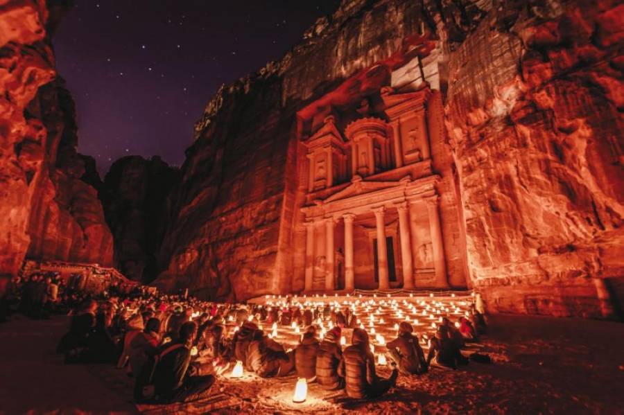 البترا تقترب من المليون سائح .. وسلسلة فنادق عالمية بطريقها للاستثمار لاستيعاب السياح