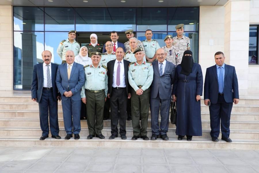 لجنه الصحة والبيئة النيابية تزور مستشفى الملكة علياء العسكري