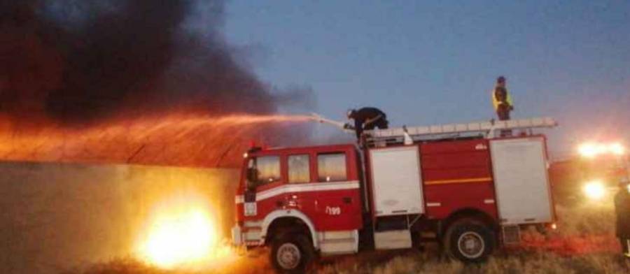 إخماد حريق مستودع بكس بولسترين  في الزرقاء