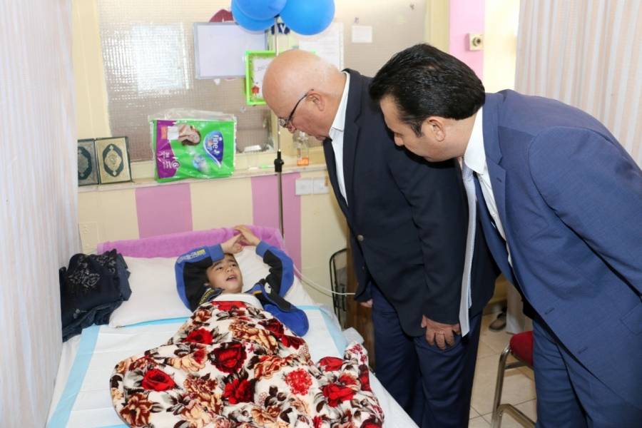 وزير التربية والتعليم اطمأن على حالة الطالب القطامين