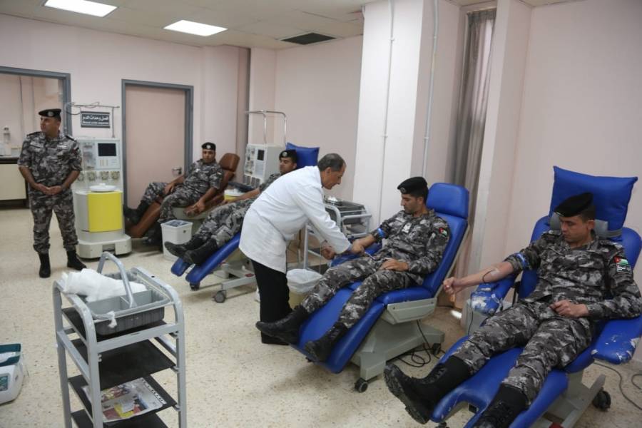 نشامى الدرك يهبون تلبية لمناشدة مواطنة بحاجة للدم...صور