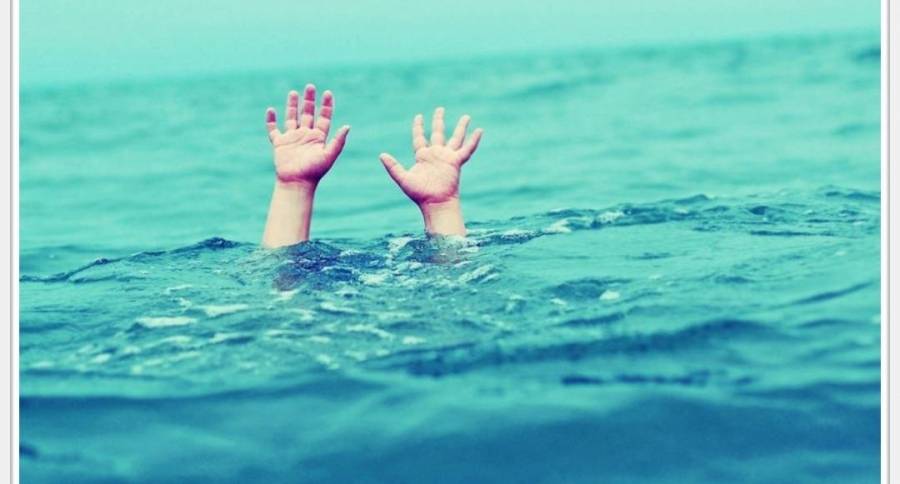 الدفاع المدني ينقذ شخصان من داخل مياه البحر الميت