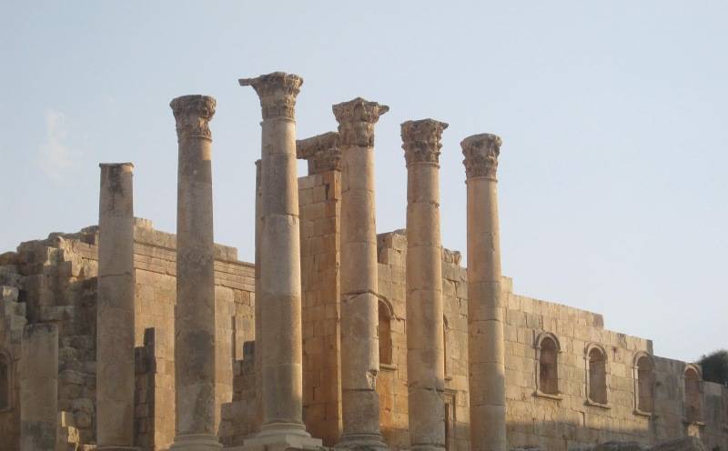 4500 سائح يزورون جرش الأثرية