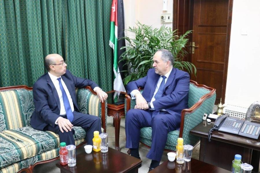 التلهوني والسفير التونسي يبحثان تطوير التعاون القضائي والقانوني بين البلدين