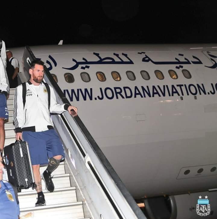 ميسي إلى اسرائيل عبر الخطوط الاردنية... صور